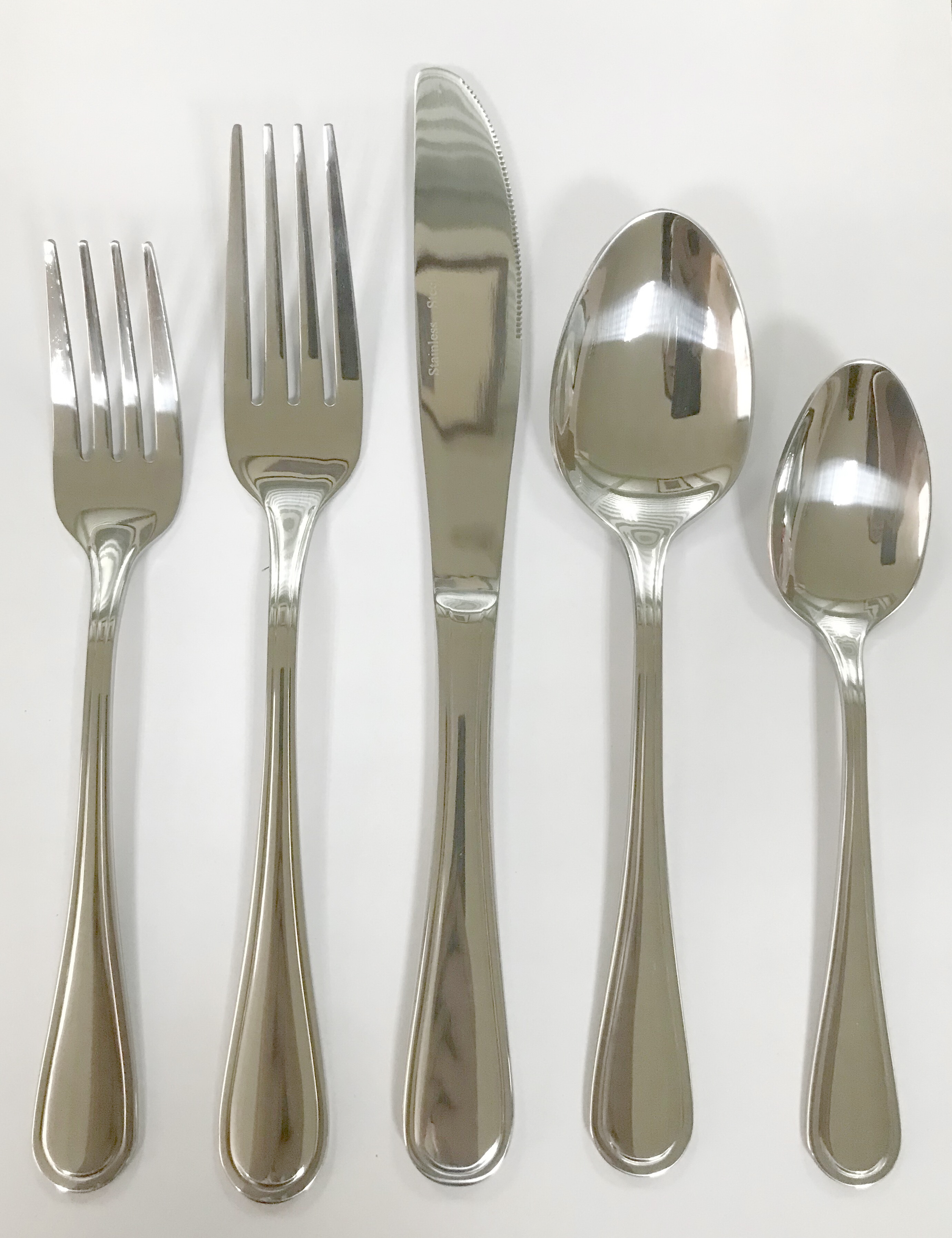 Stainless steel cutlery set