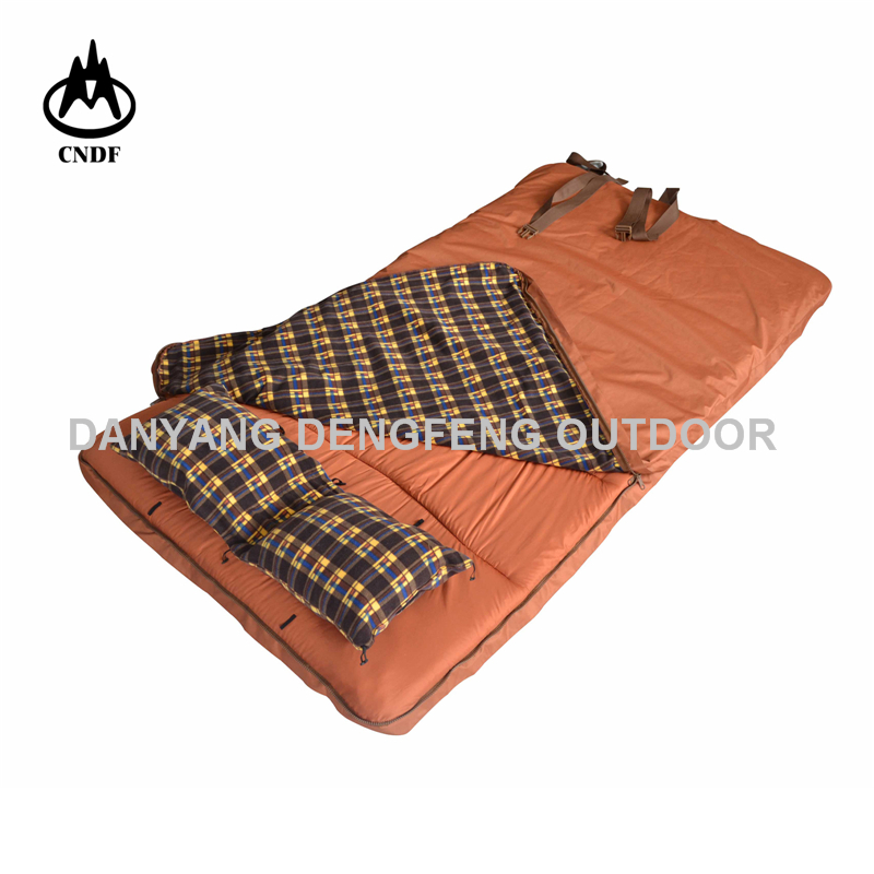 Big size middle east sleeping bag waterproof 4 season oxford sleeping bag with pillow 2 layers