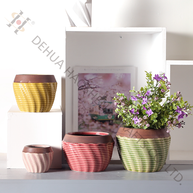 Porcelain planter with crackle glazing