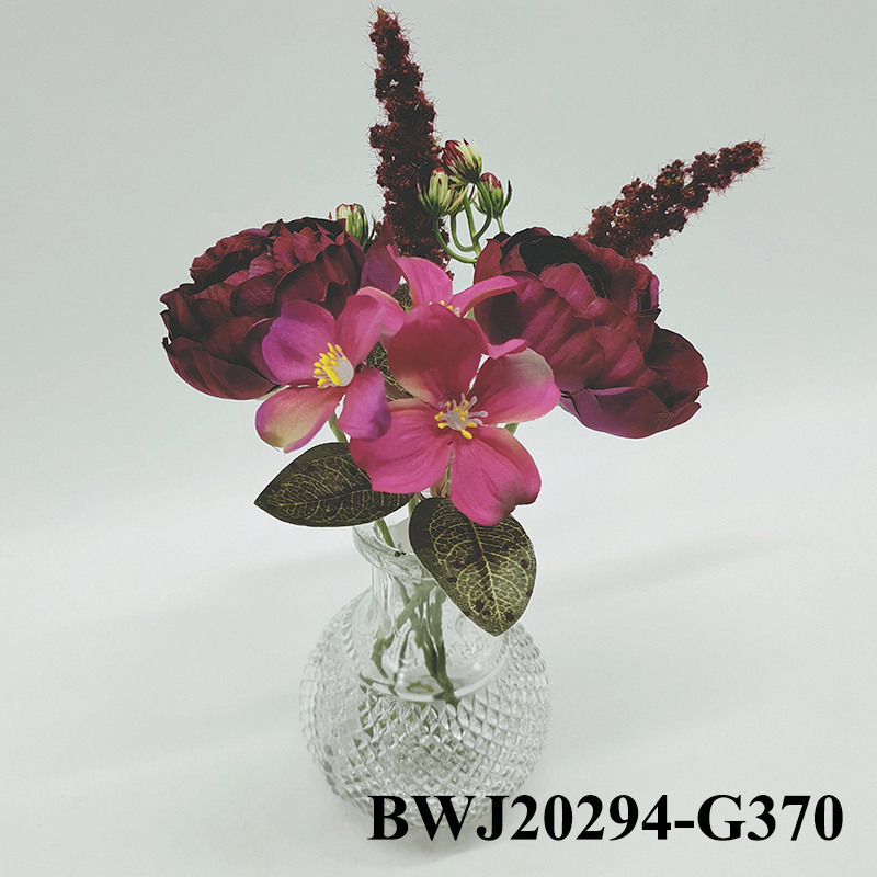 Artificial flowers arrangement for decoration with glass base