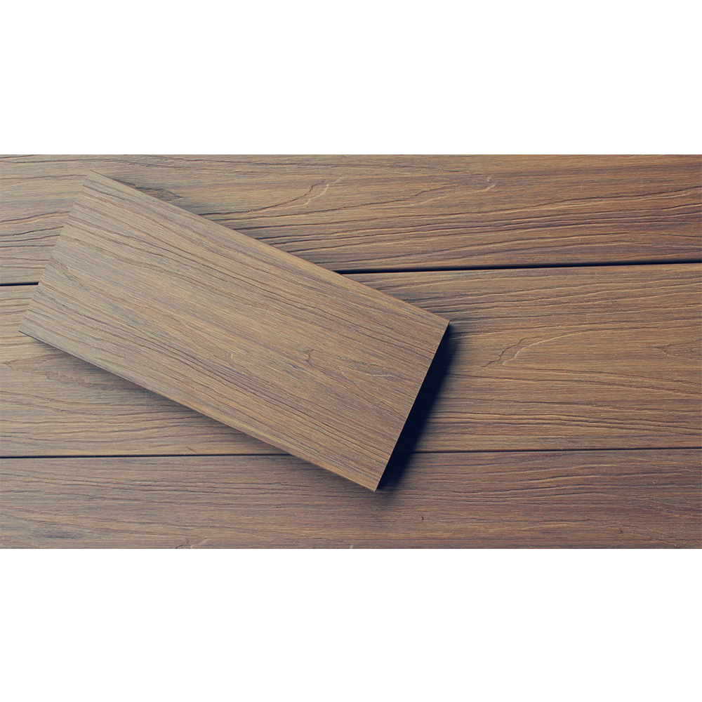 Co extrusion solid decking