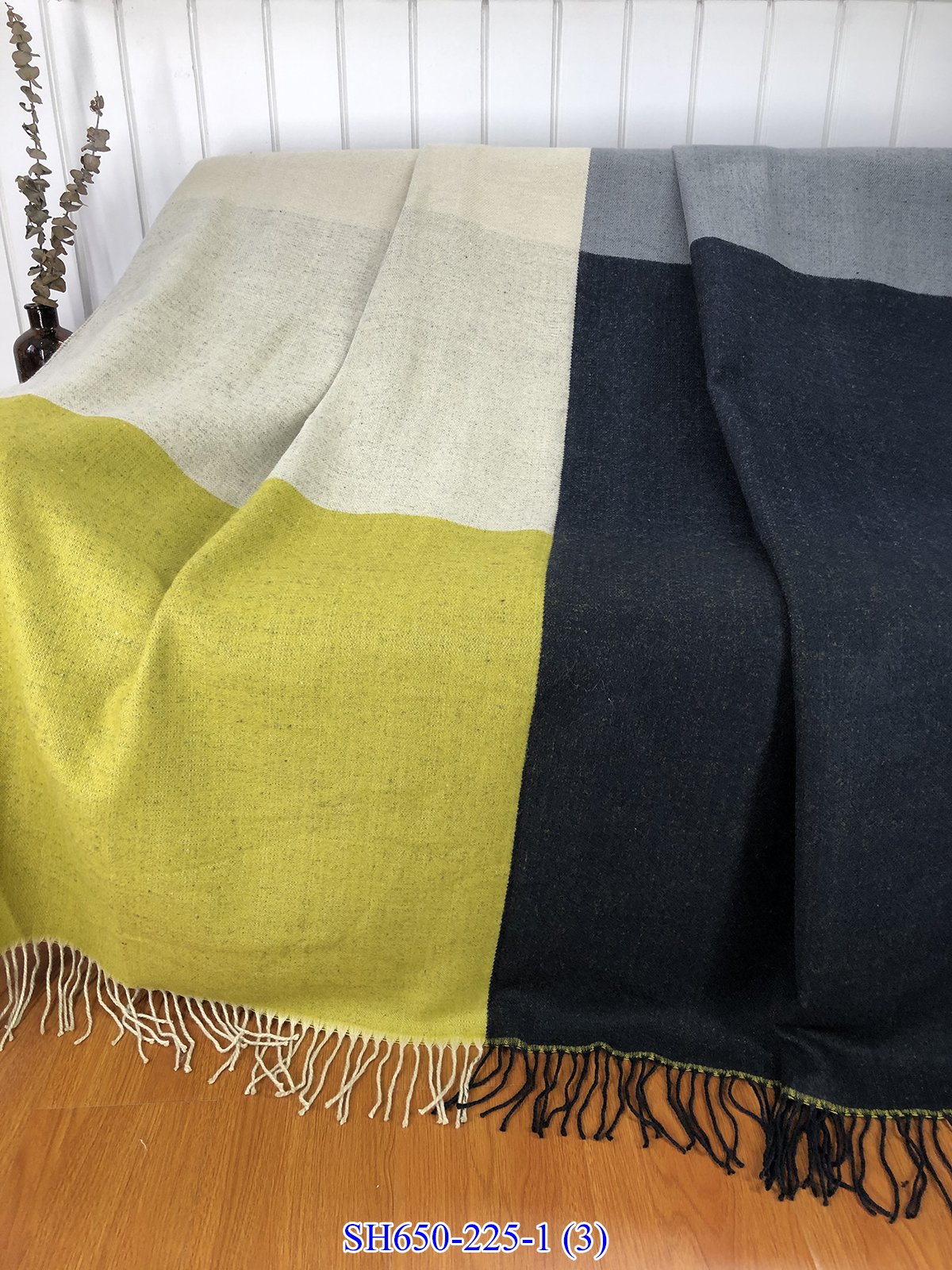 Color block design acrylic blanket