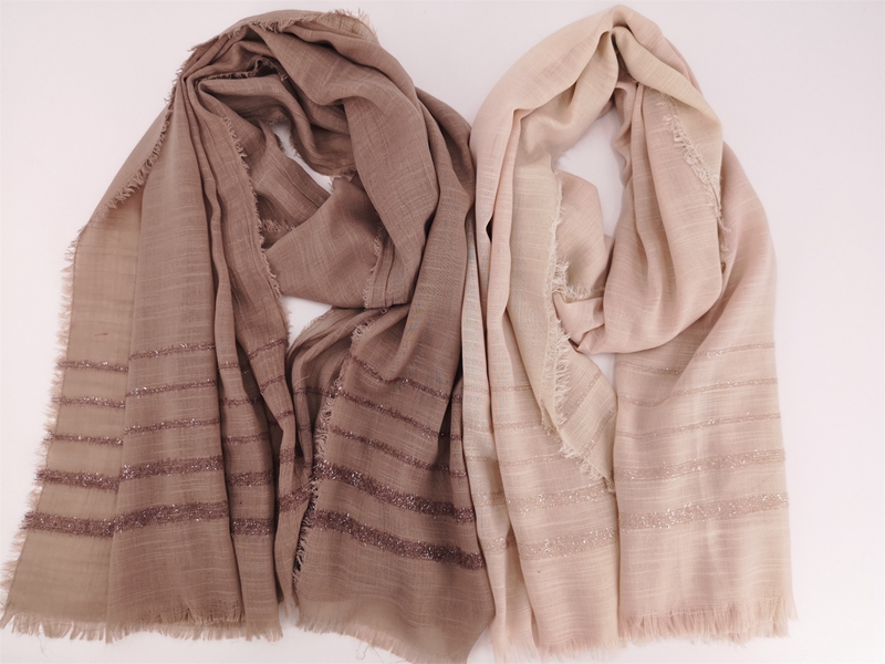 Women's woven scarf