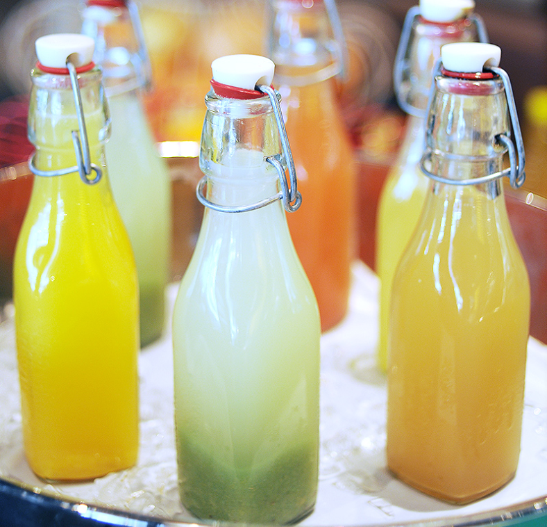 250ml/500ml/1000ml Square Swing Top Glass Bottle for Water, Juice, Oil