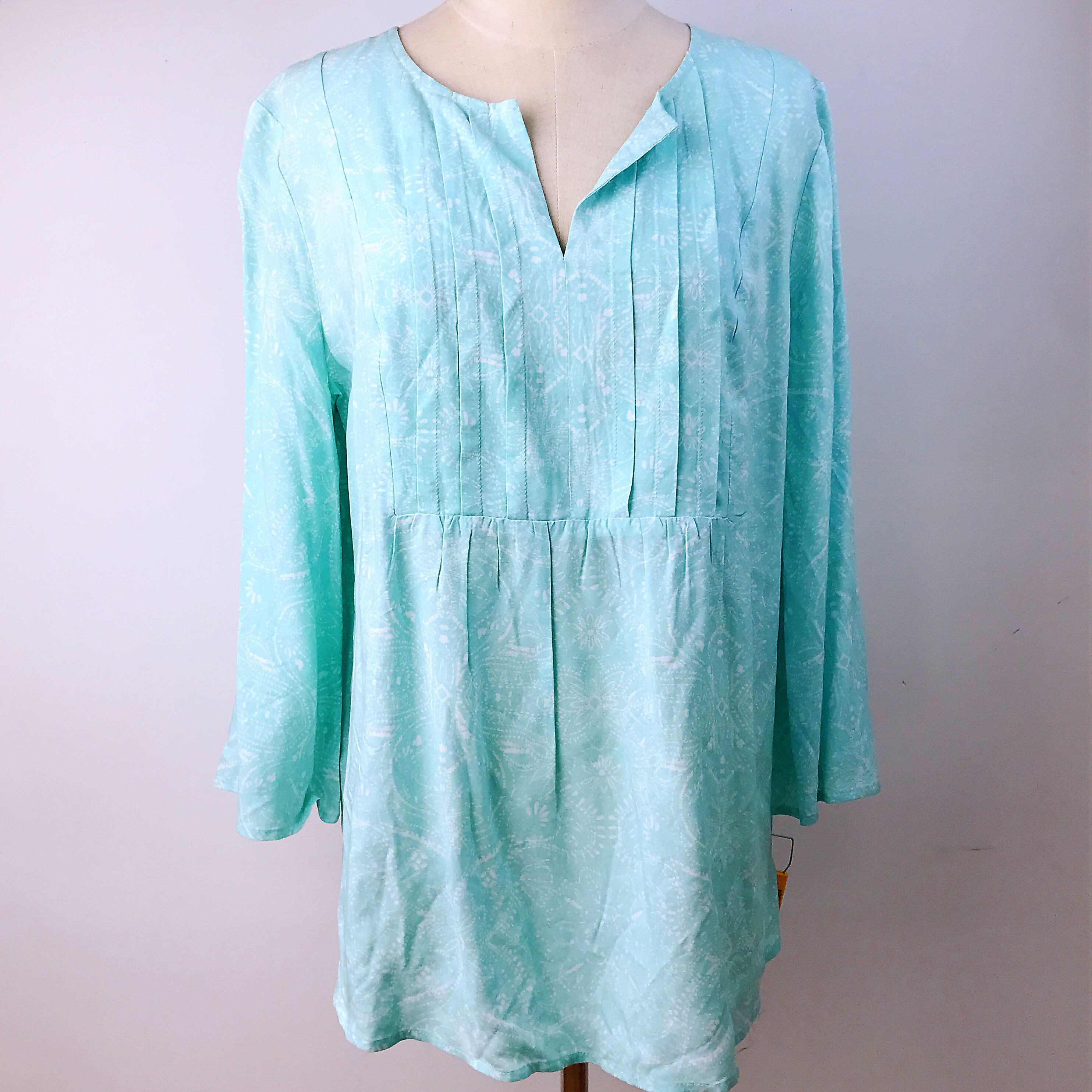 Ladies woven 3/4 sleeve print top