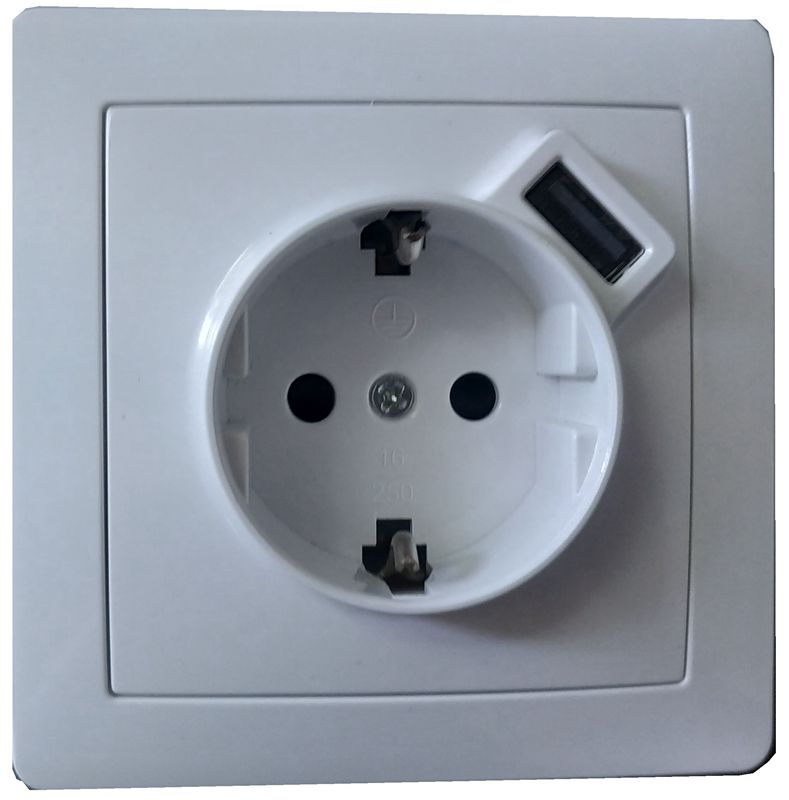 Schuko socket with USB