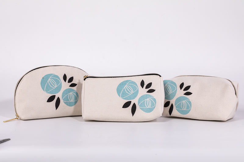 CHINA HOUSE ENTERPRISES LTD. – Makeup bags 3