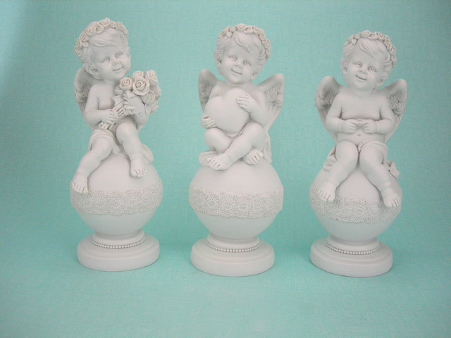 Polyresin Angel Sittign Ball