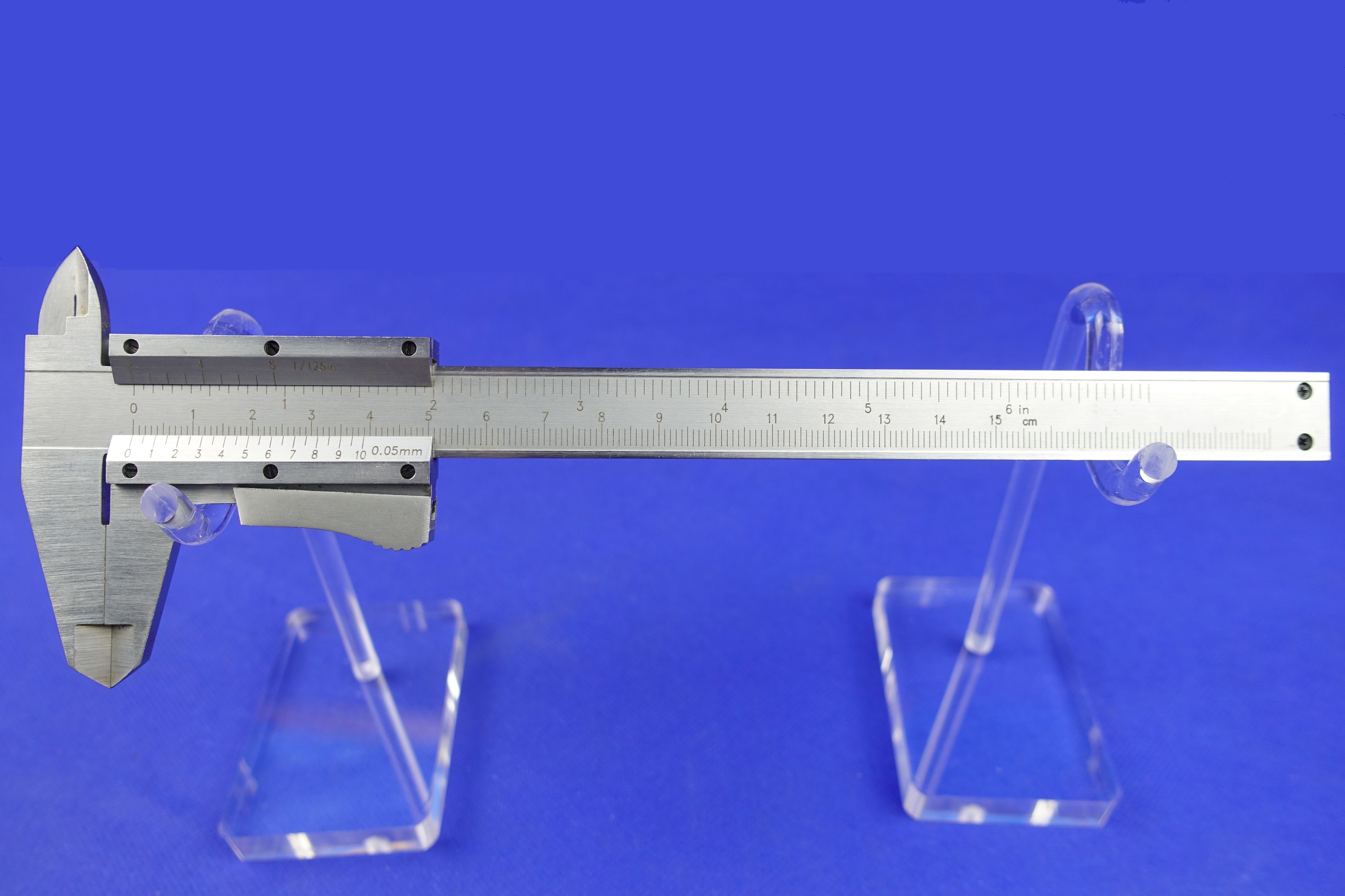 Auto-Locking Vernier caliper