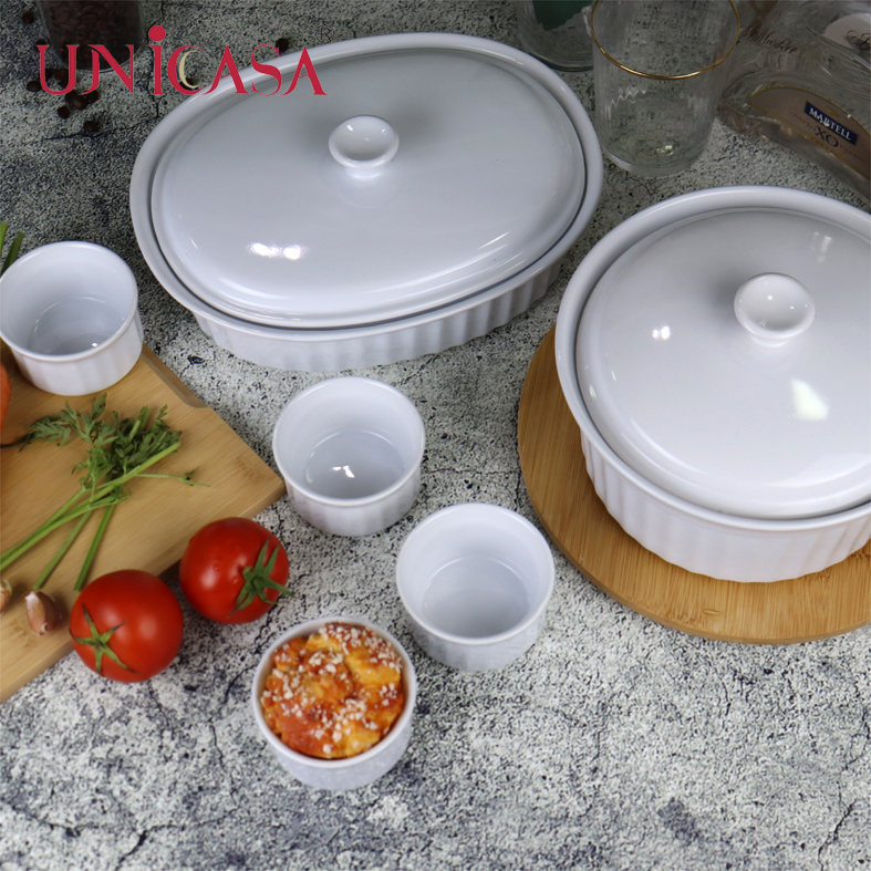 8-Piece Stoneware Ceramic Bakeware Set Covered Casserole Dish Ramekin white porcelain dinnerware for Kitchen and Serving Use