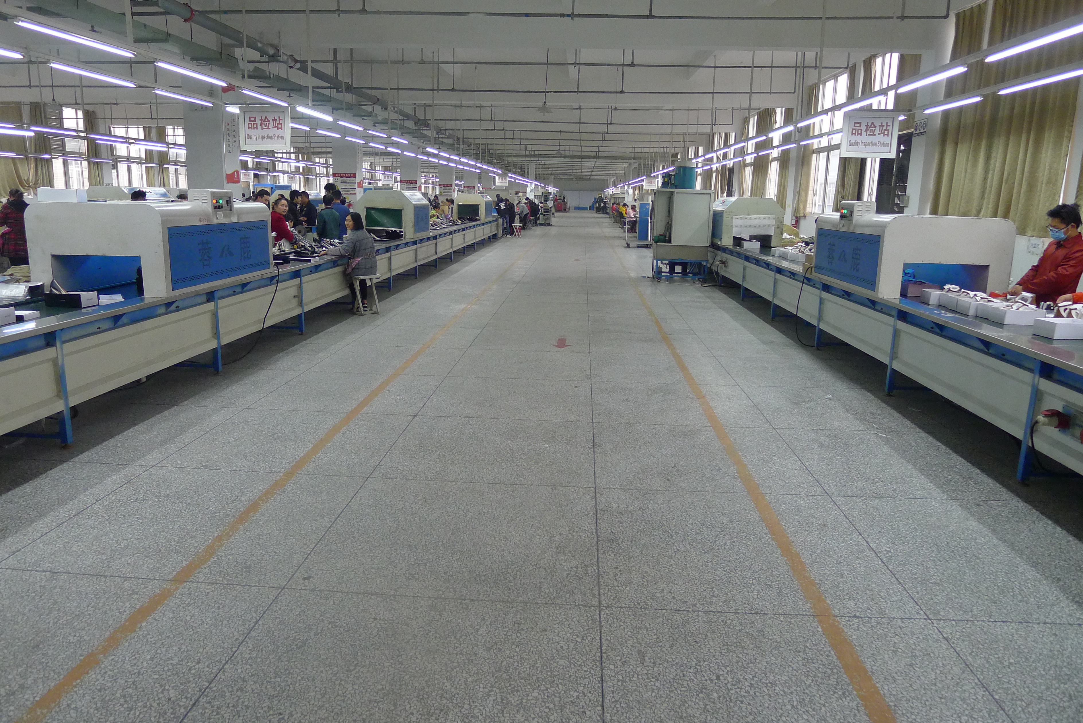 Chengdu Shuangliu Xinxin Zhongda Shoe Industry Co., Ltd. – mid-heeled women's boots 2