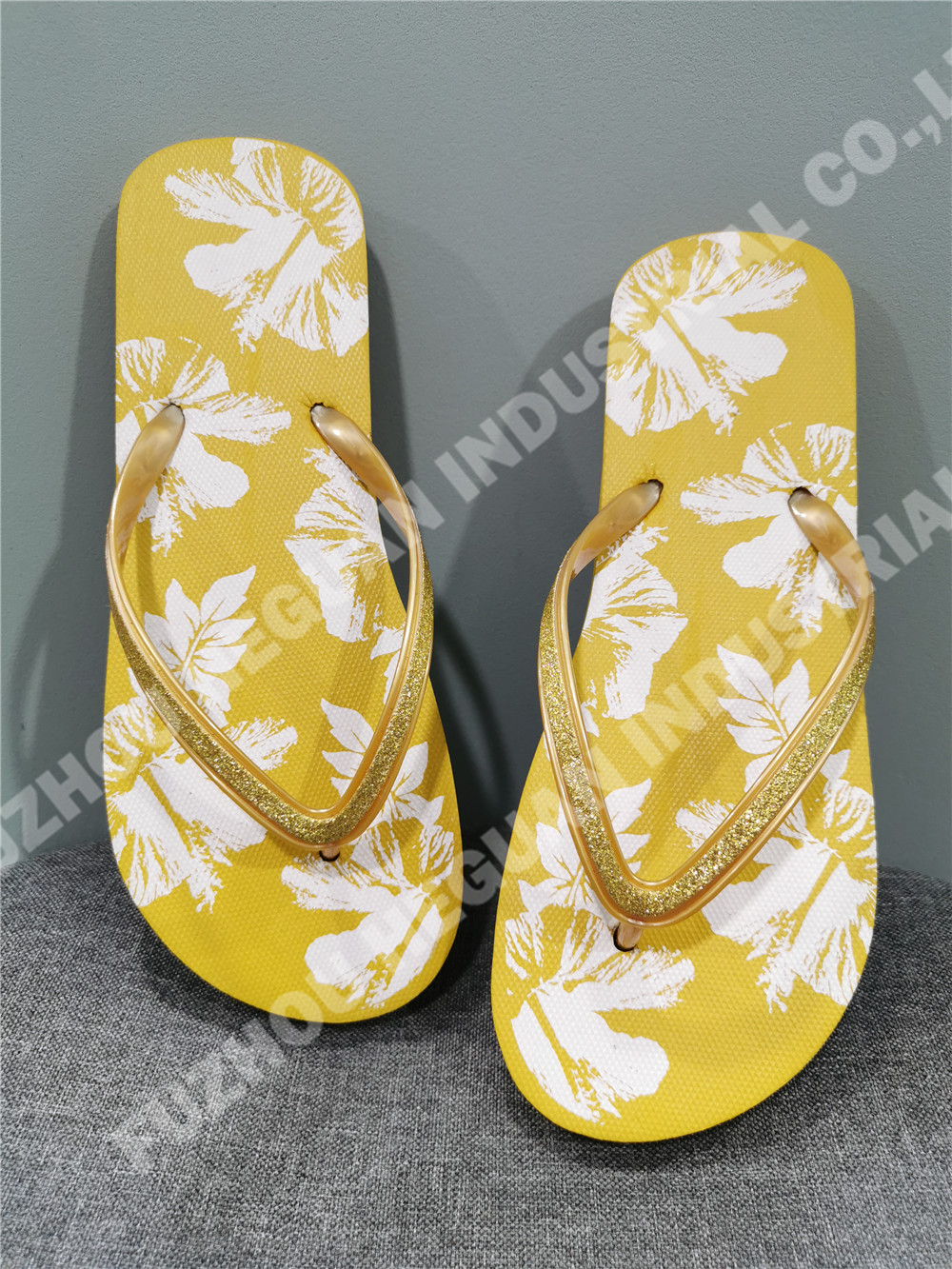 Lady beach flip flops with golden glitter coat strap