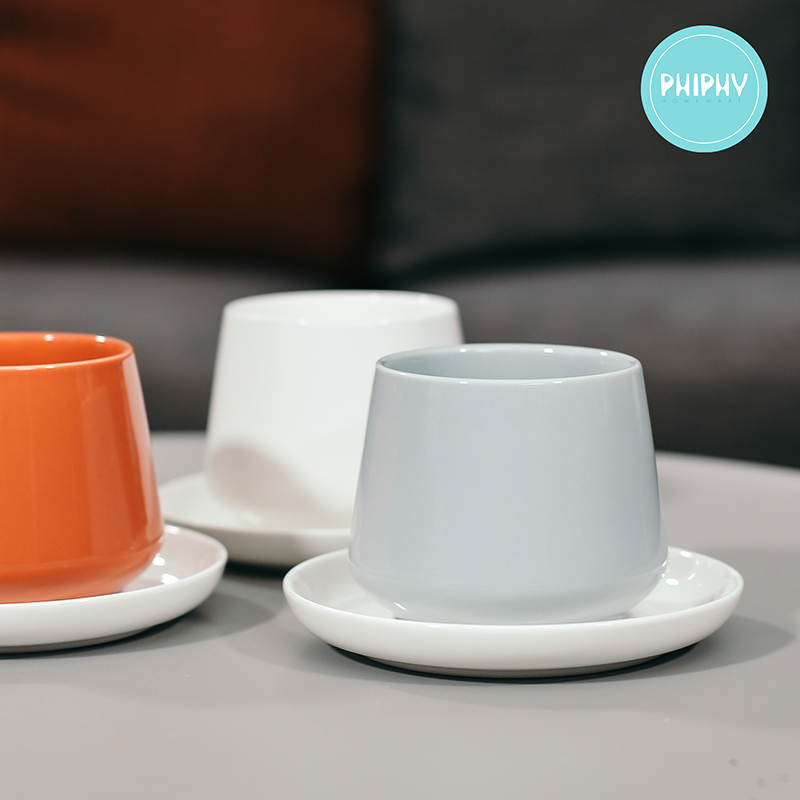 Porcelain cup