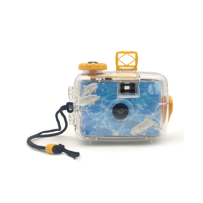 35mm reloadable underwater camera without flash