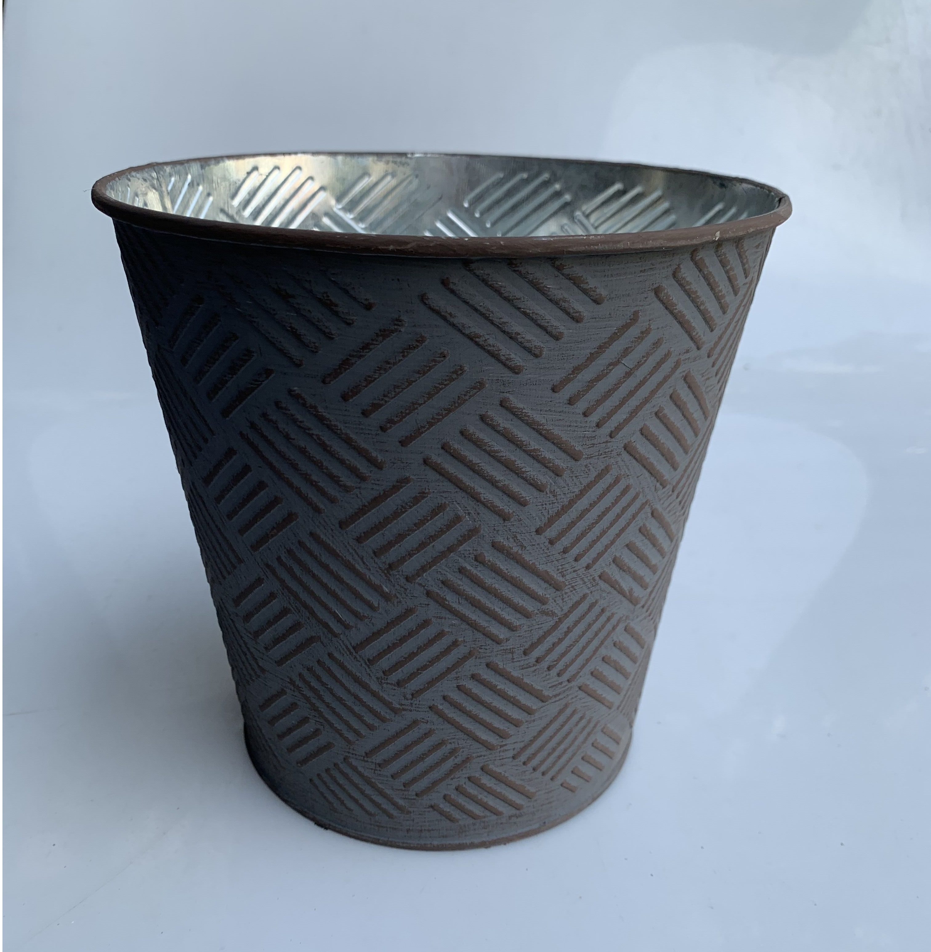 Wholesale Antique style basin Galvanized metal zinc tin Round Crown flower pots