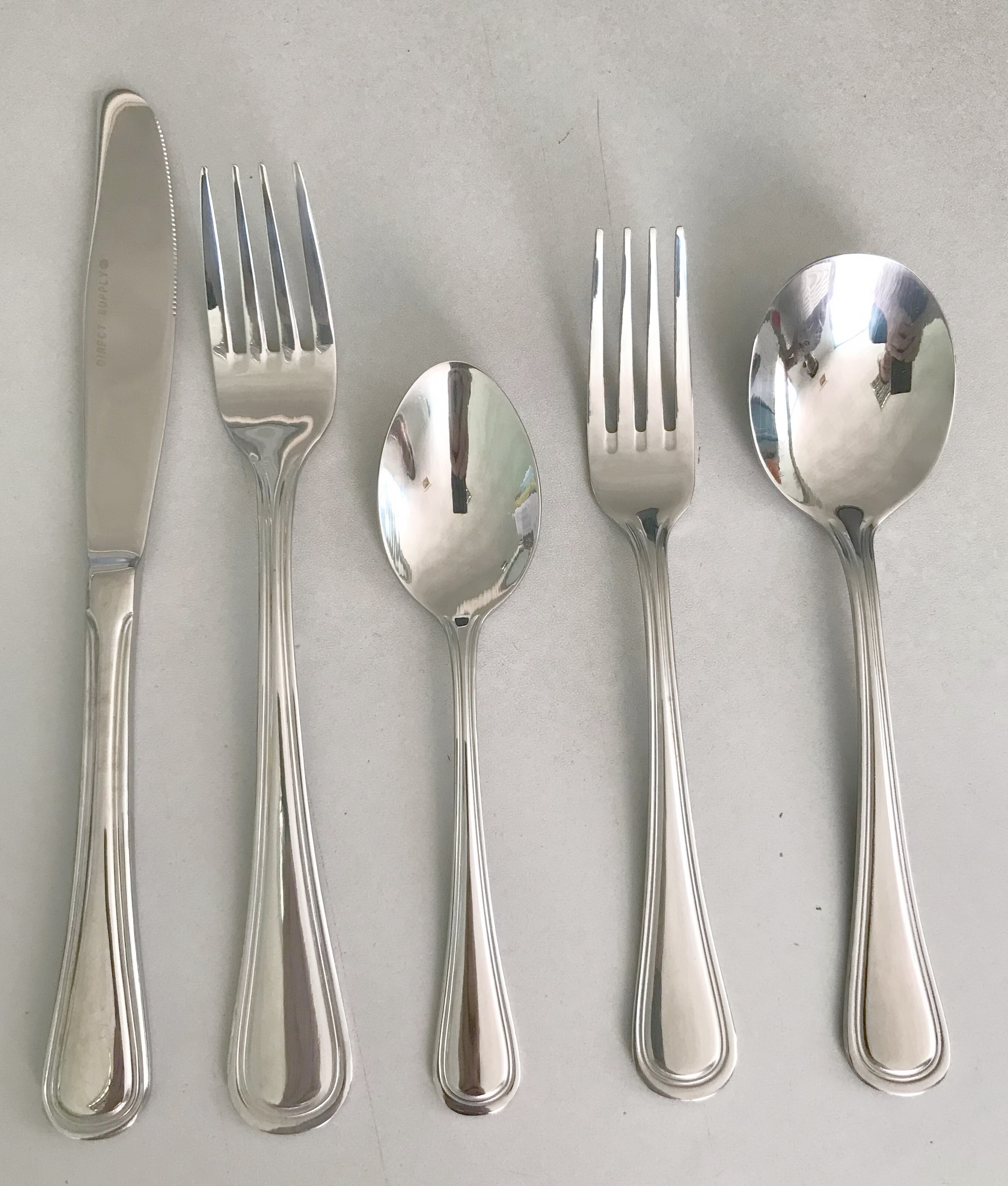 Stainless steel cutlery set