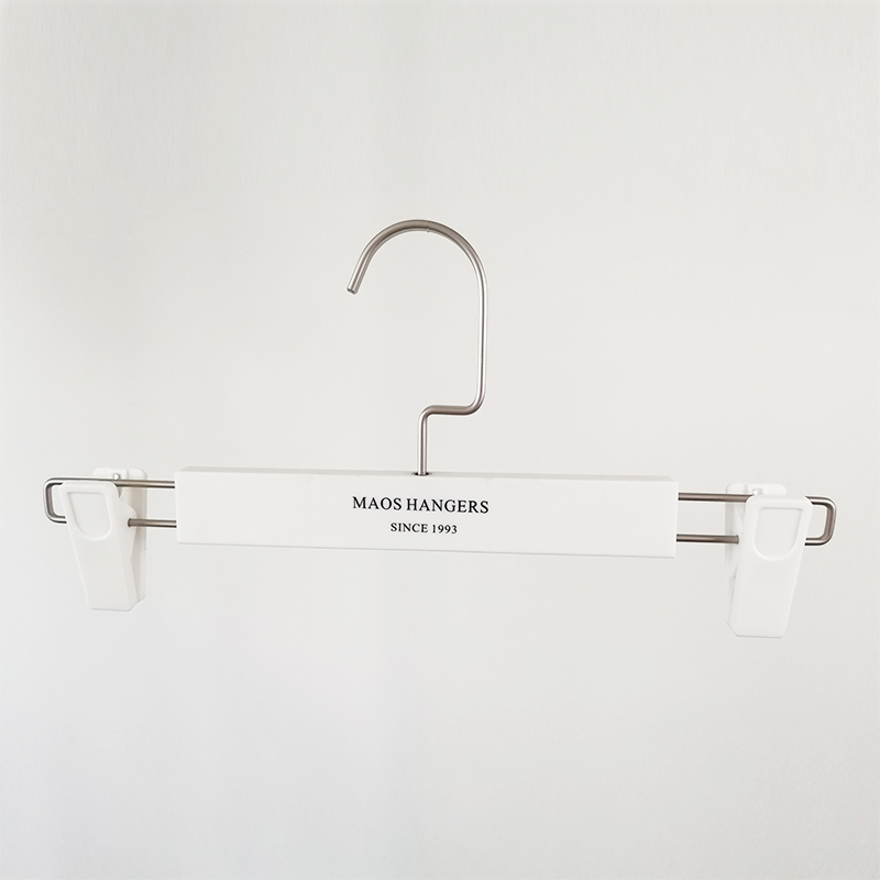 Kid's pants hanger with clips