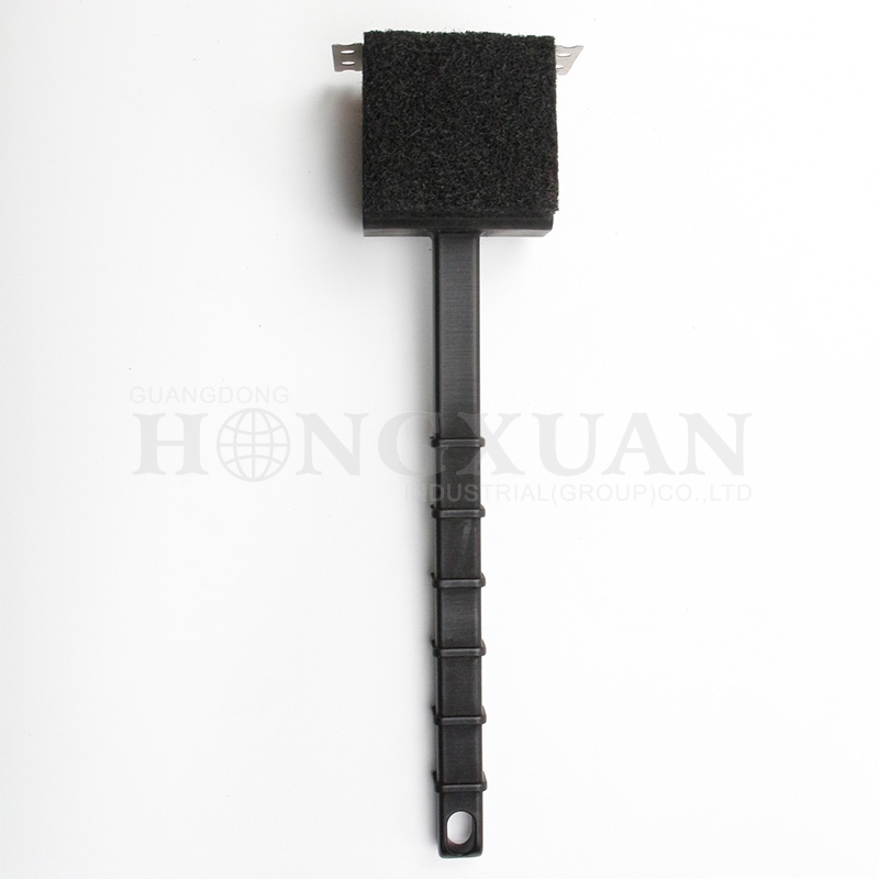 Cleaning brush