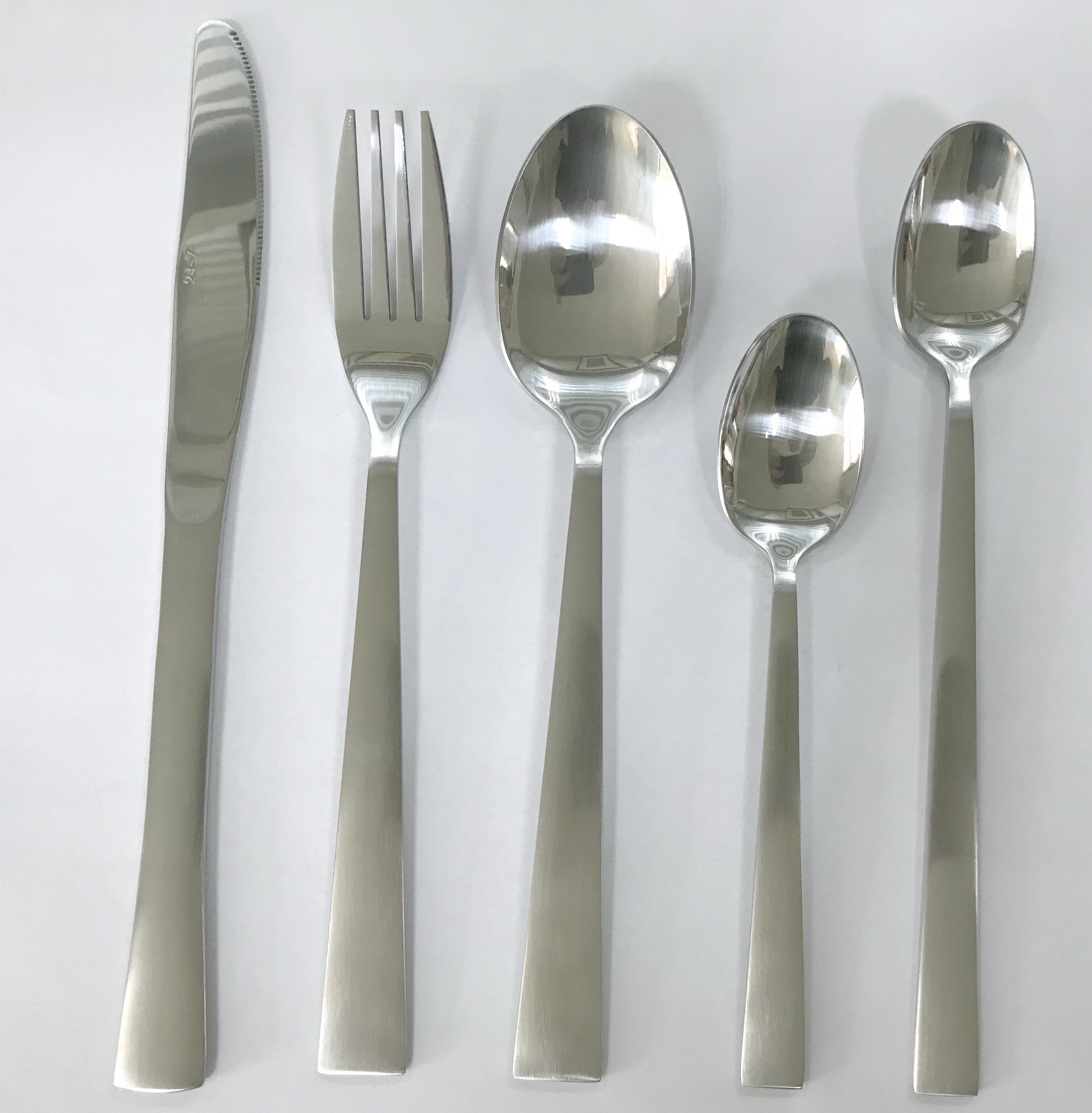 Stainless steel cutlery set