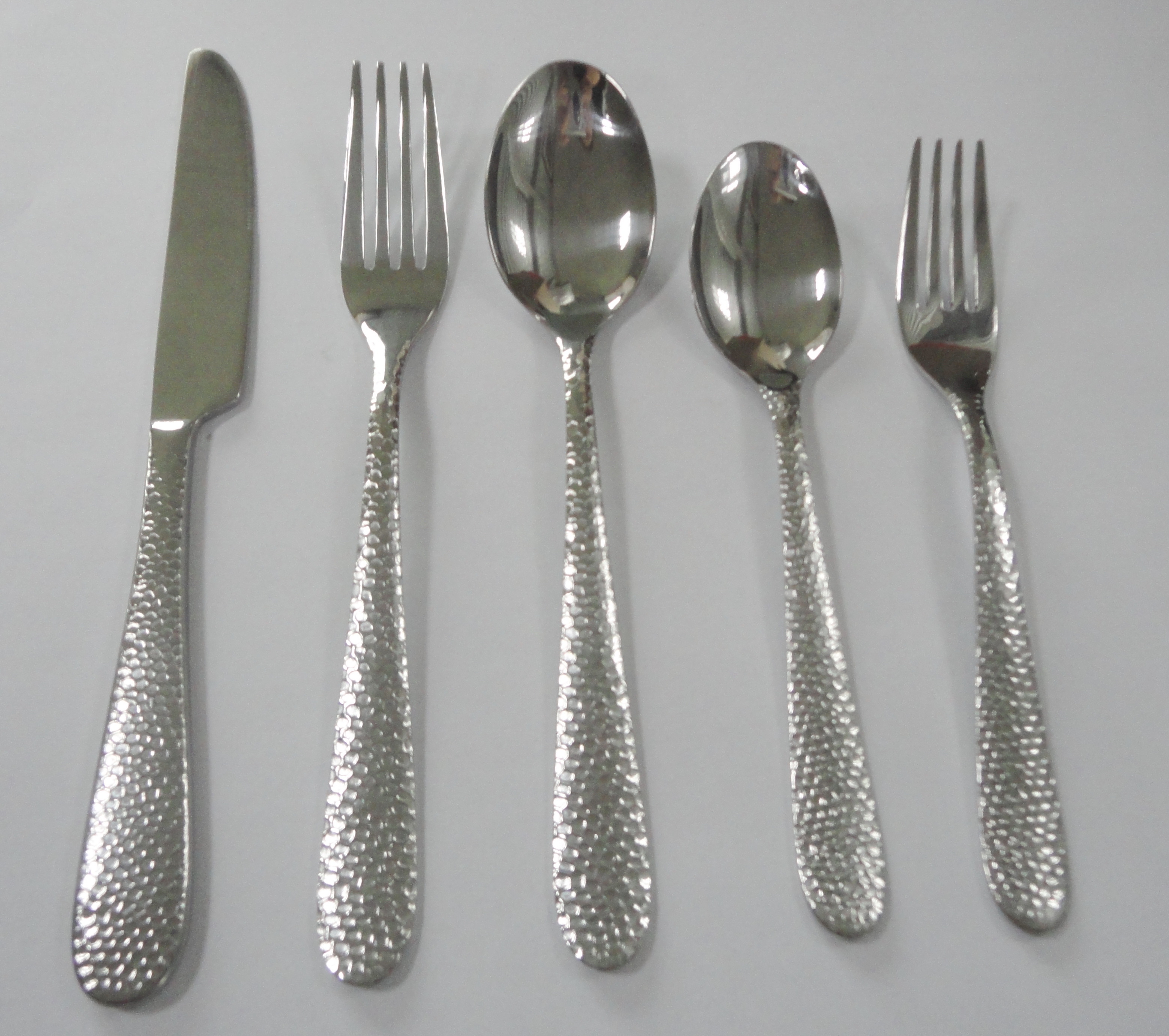 Stainless steel cutlery set