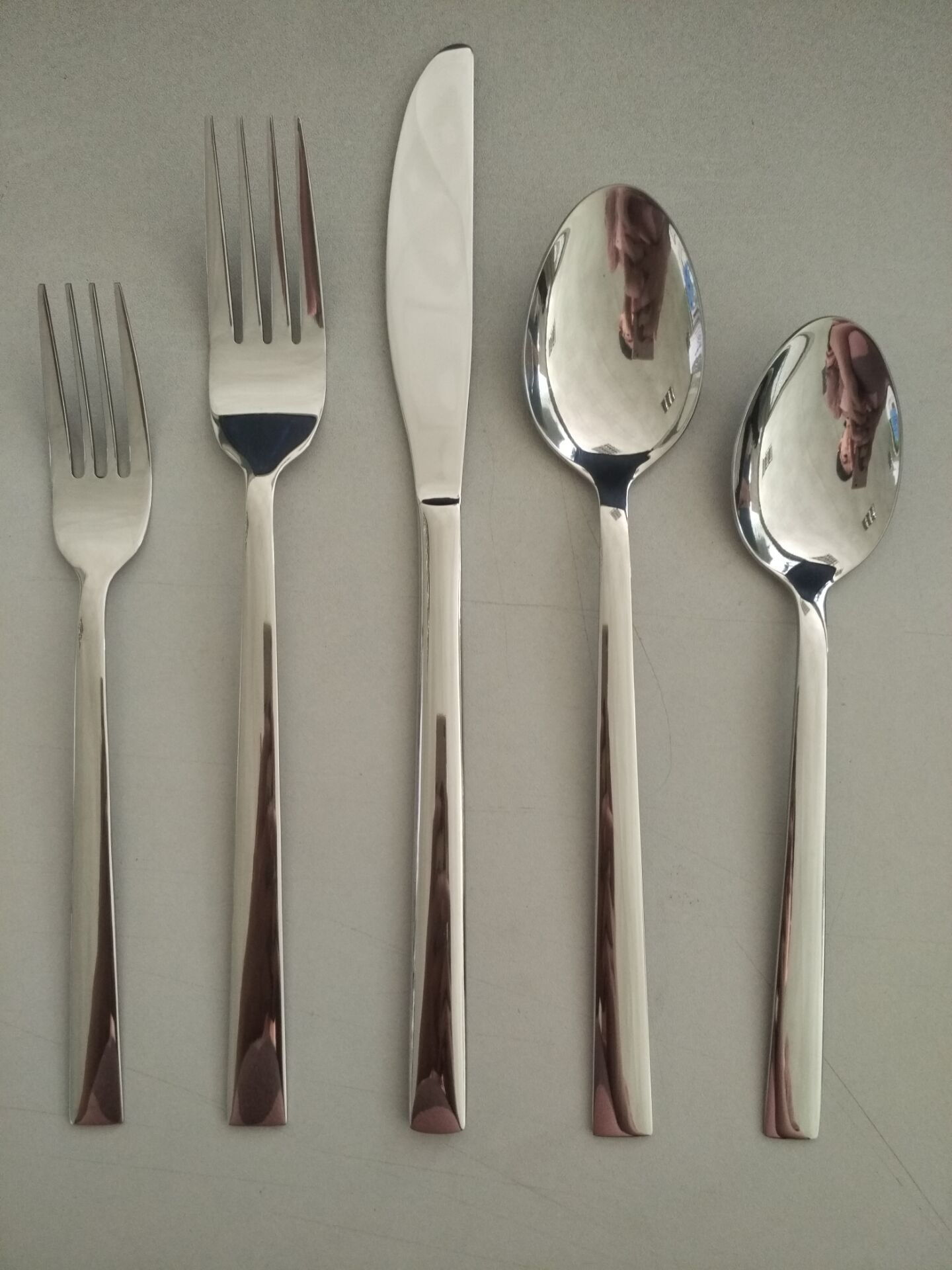 Stainless steel cutlery set