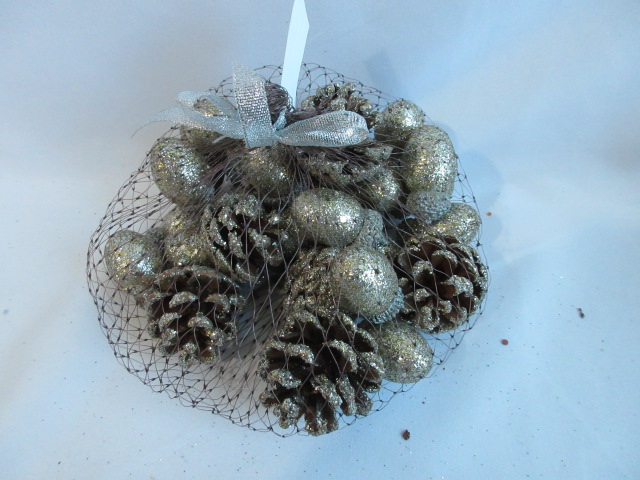 pinecone acorn in netbag