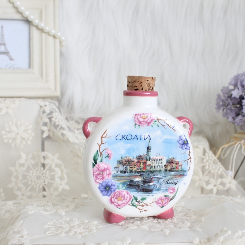 Ceramic wine bottle for Souvenir