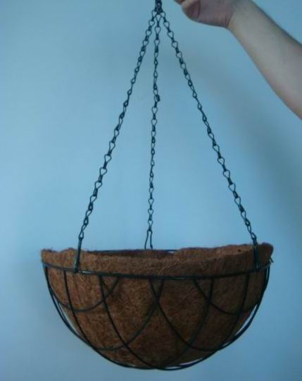 Garden basket with coco liner