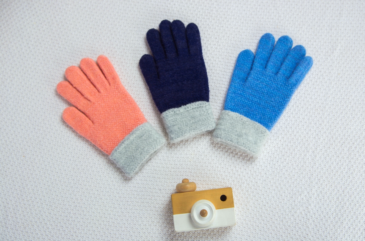 woman acrylic gloves