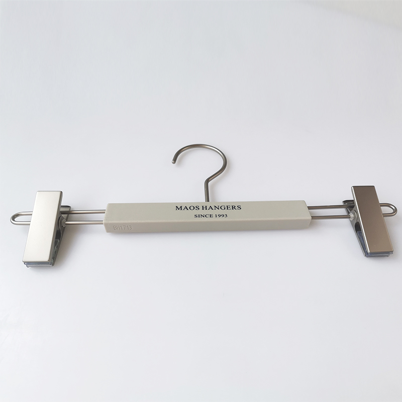 Imitation wood grain Bottom hanger with U shape metal clips