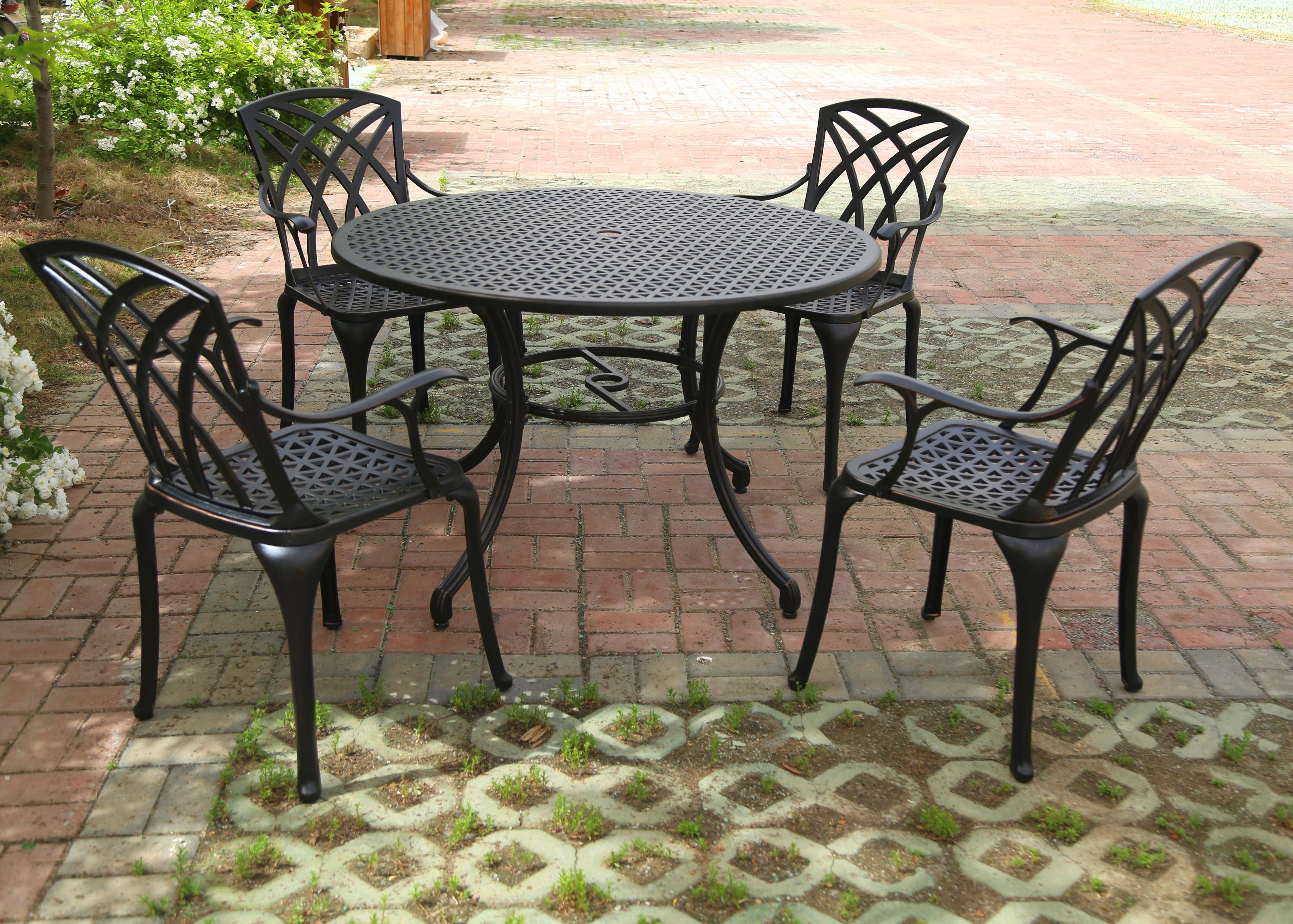 Triangle-Pattern Outdoor Cast Aluminum Dining Set