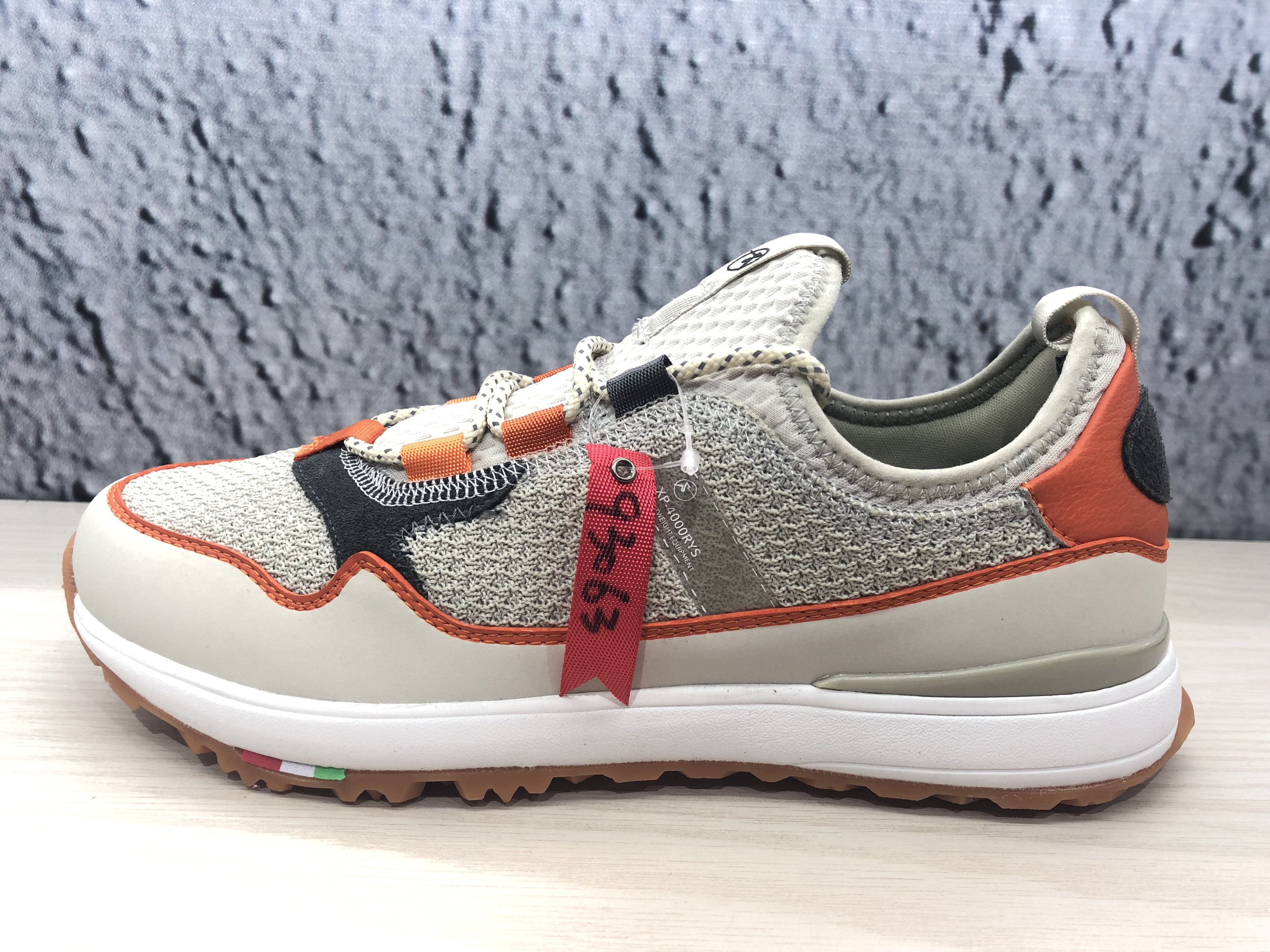 Leisure shoes