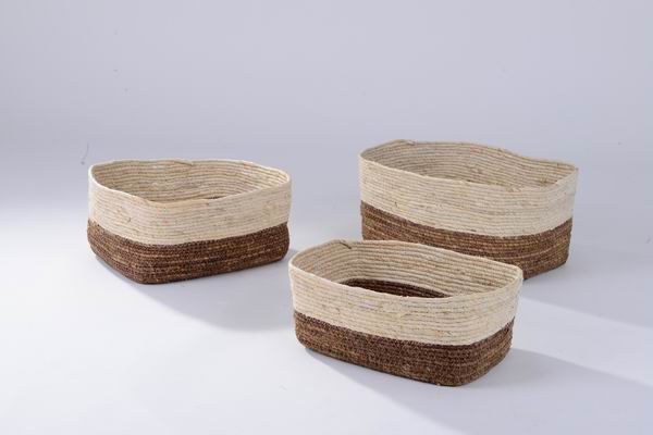 Maize leaf storage baskets
