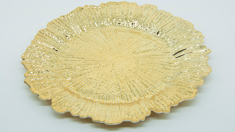 Plastic plate