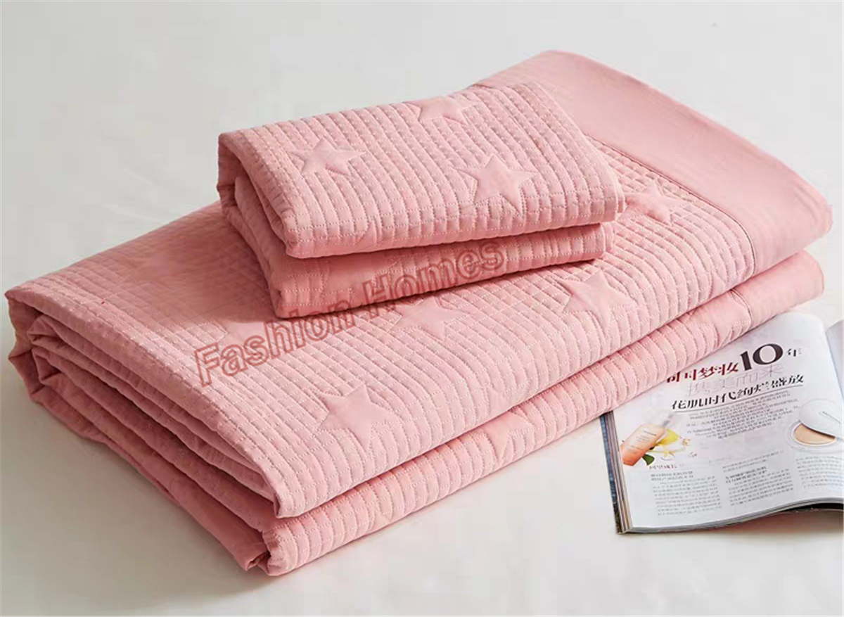 3 pcs Embroidery Quilts Set