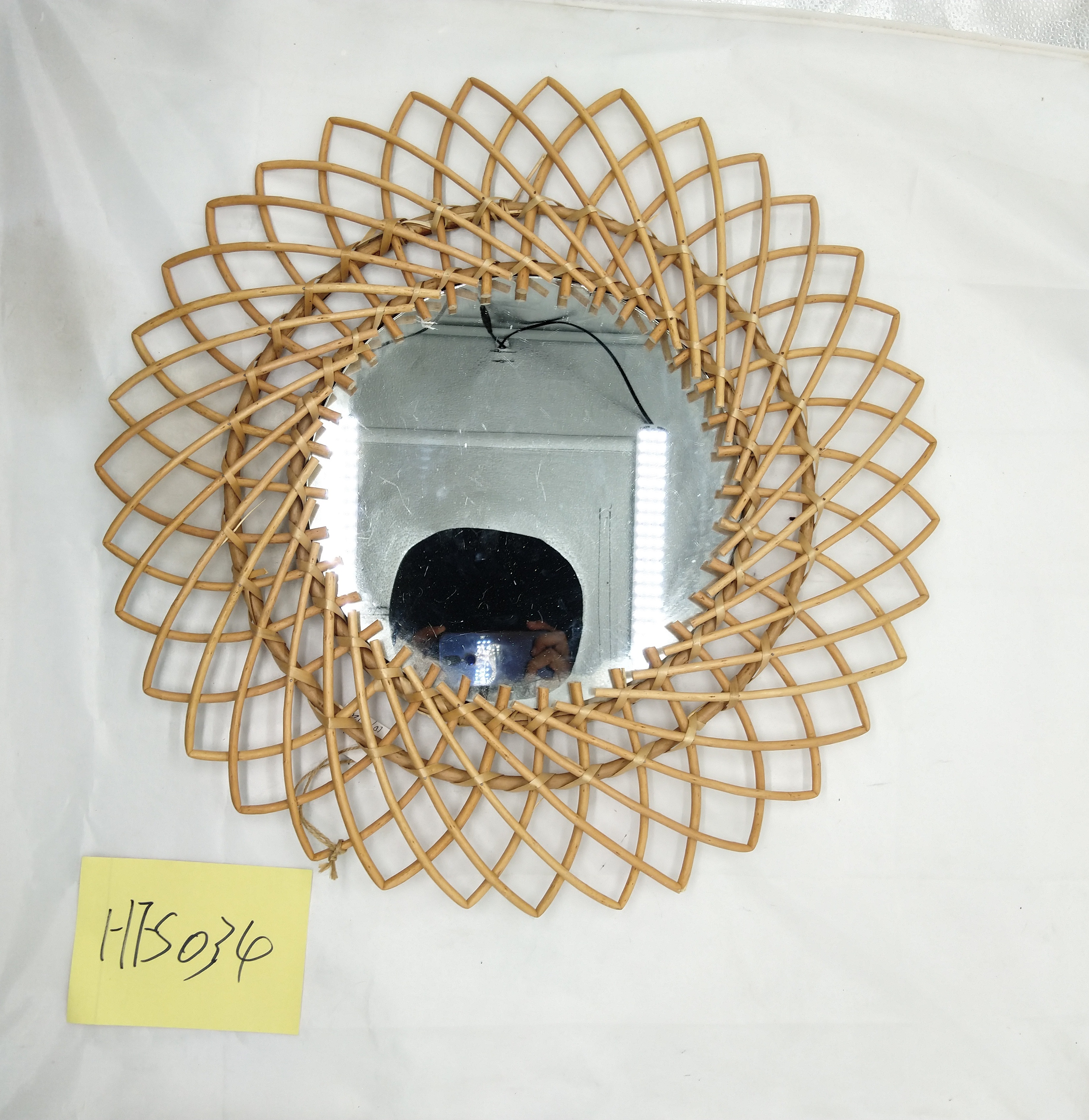 HUANGGANG Cheap wall mounted hanging make up decoration handmade woven rattan wicker willow wood round shape mirror HFS034