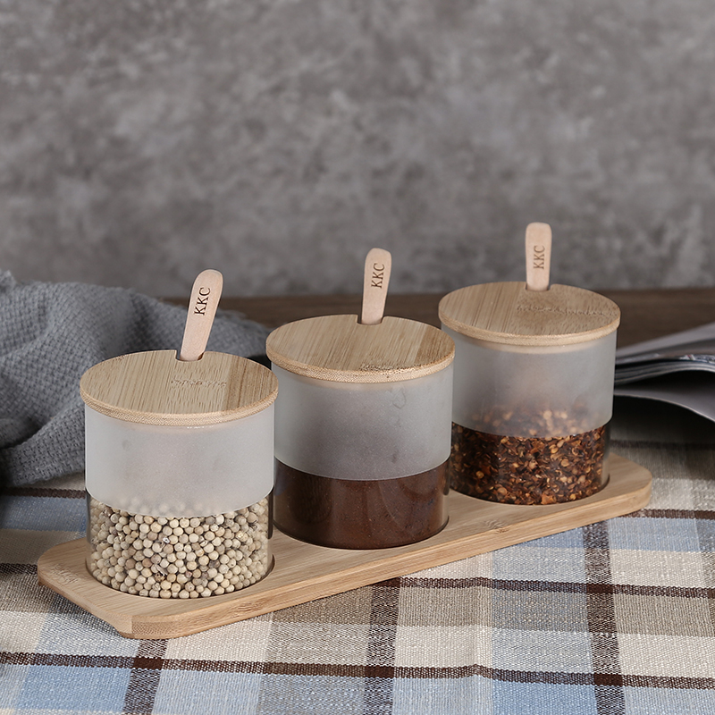 SP-004/5 borosilicate glass seasoning pot with bamboo tray.