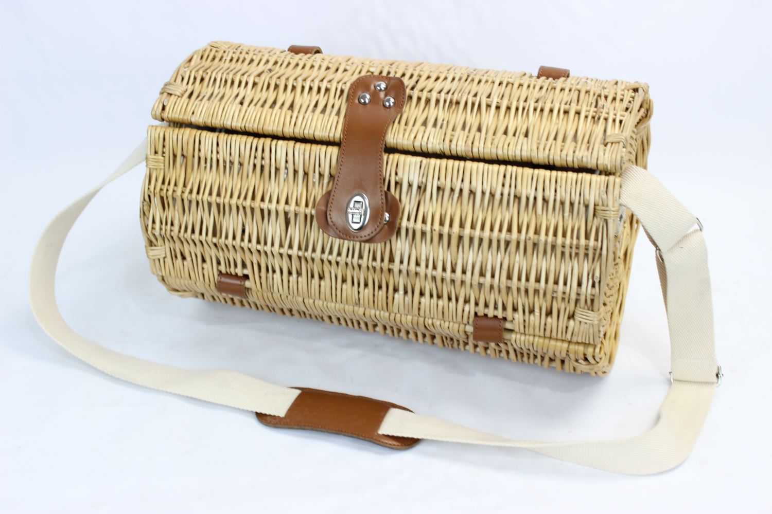 Willow Picnic Basket for 2 person