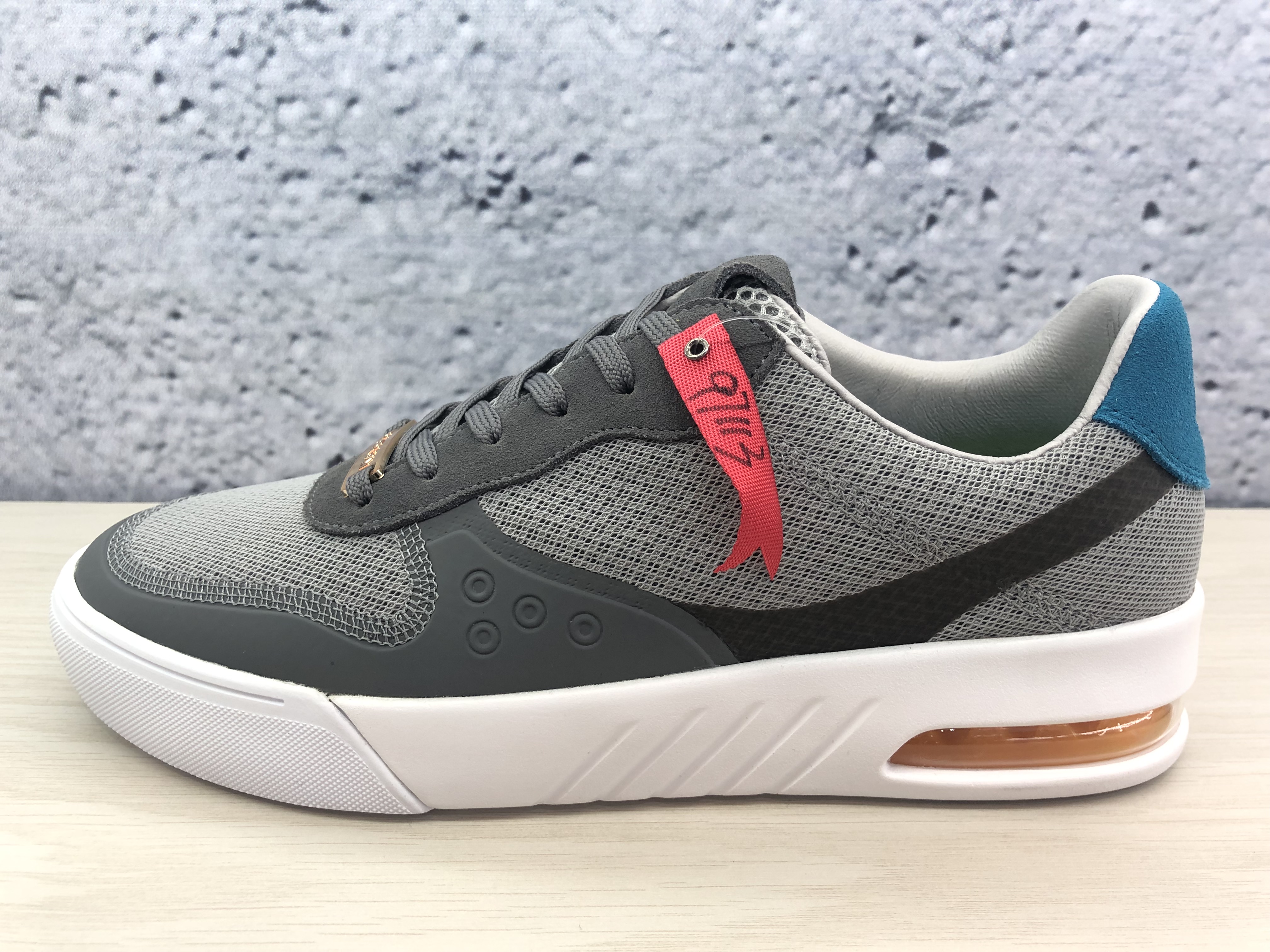 Leisure shoes