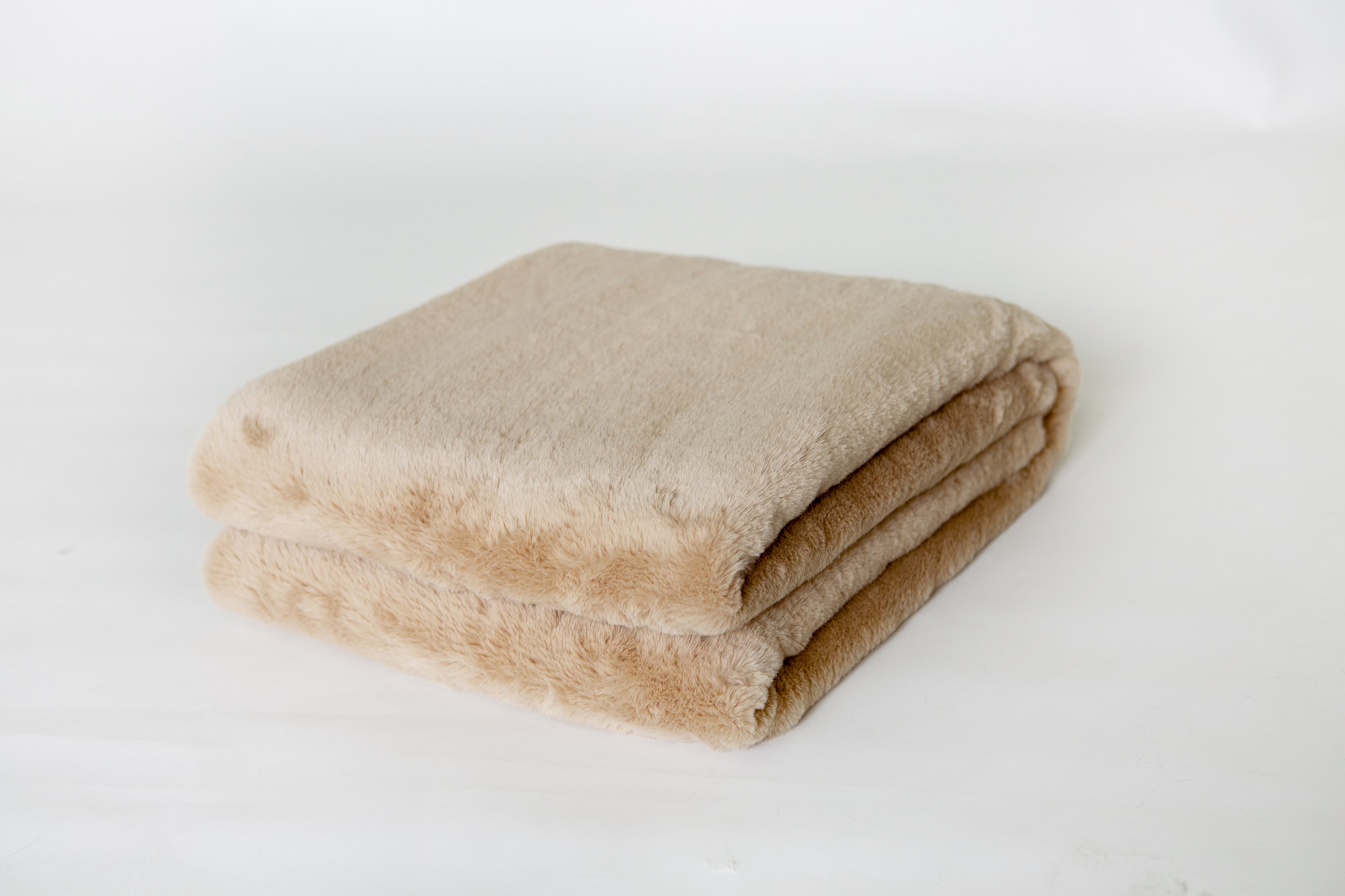 fake fur blanket/rabbit fur throw