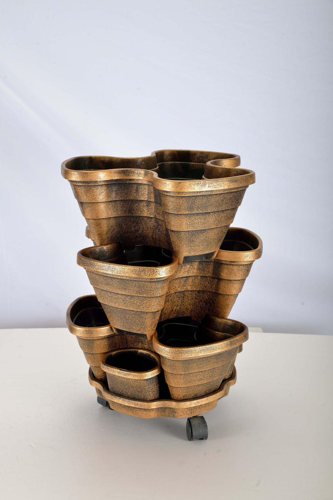 Plastic flower pot