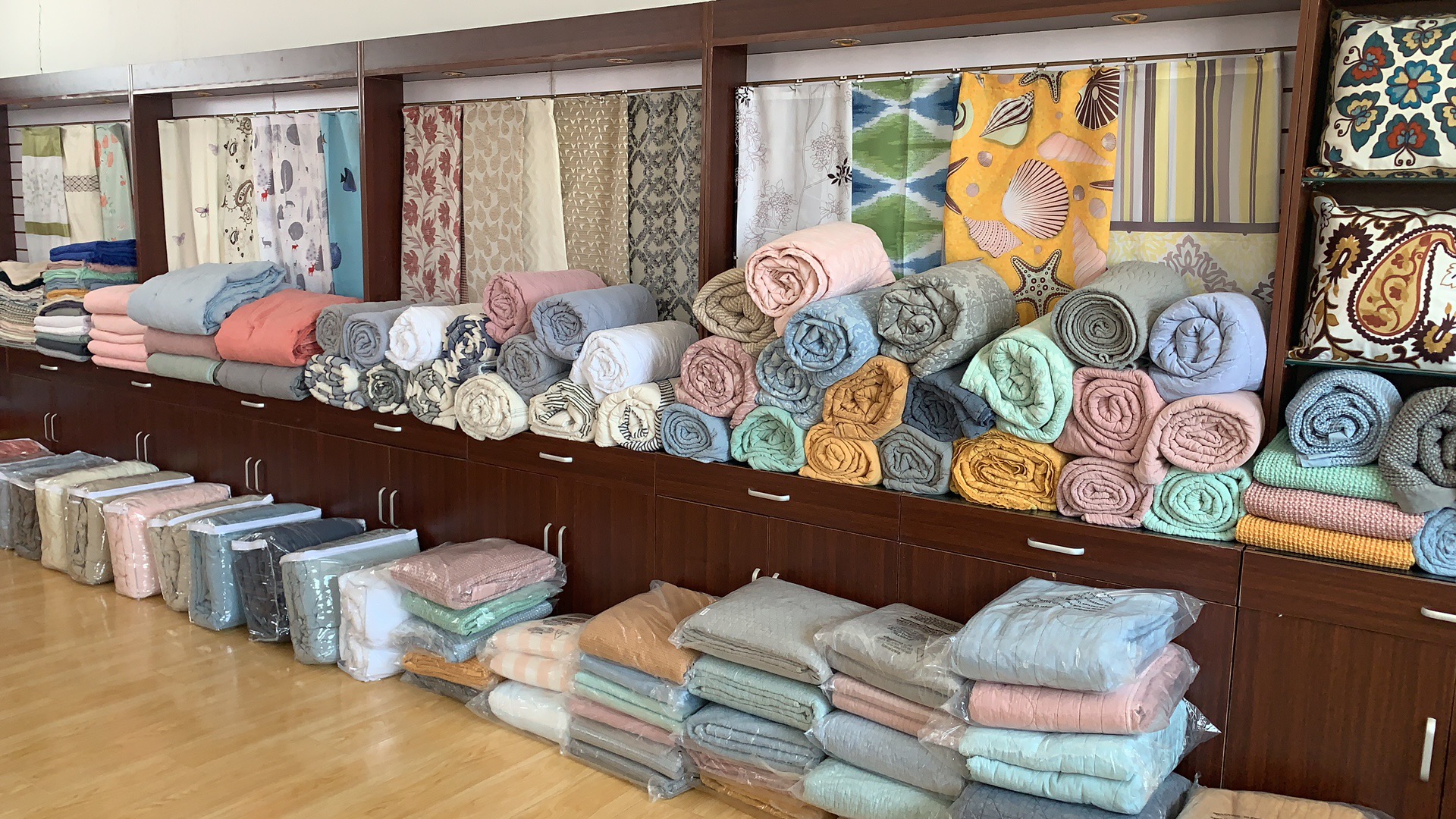 Pujiang Shuangjie Home Textile Crafts Co., Ltd. – Brushed quilts 1