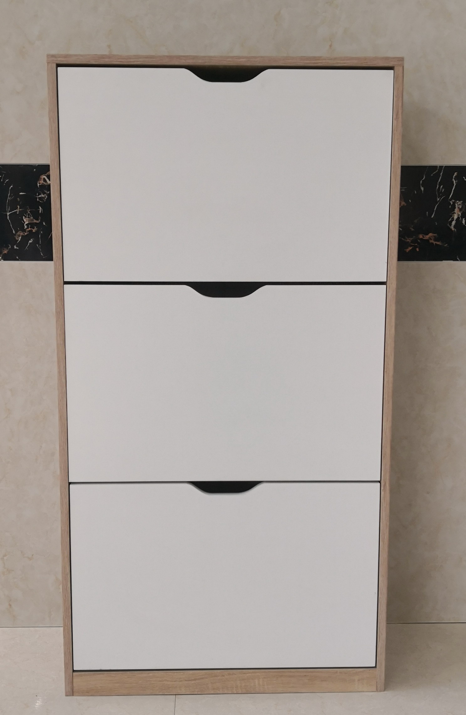 Shoe cabinet