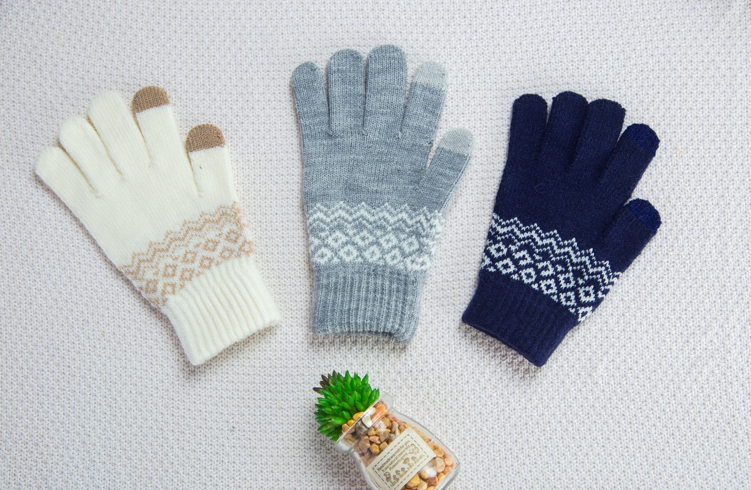 woman acrylic jacquard gloves