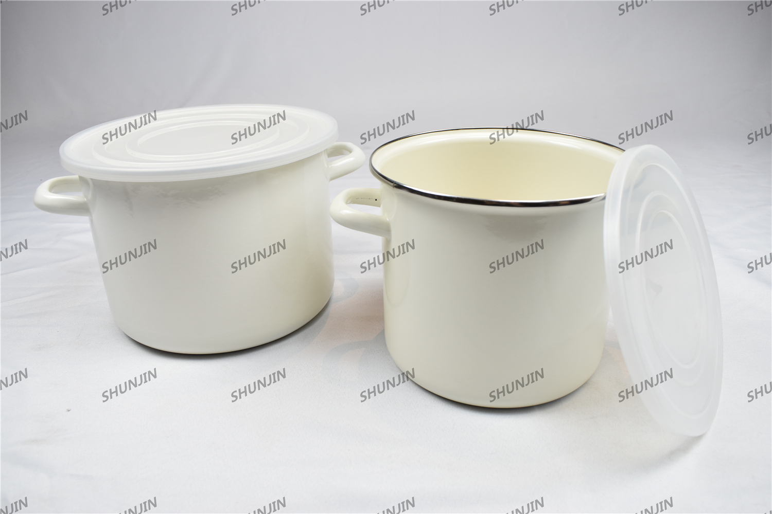 Enamel high pot with hollow handle & plastic lid plain