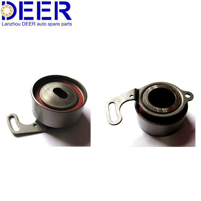 Belt tensioner and pulley