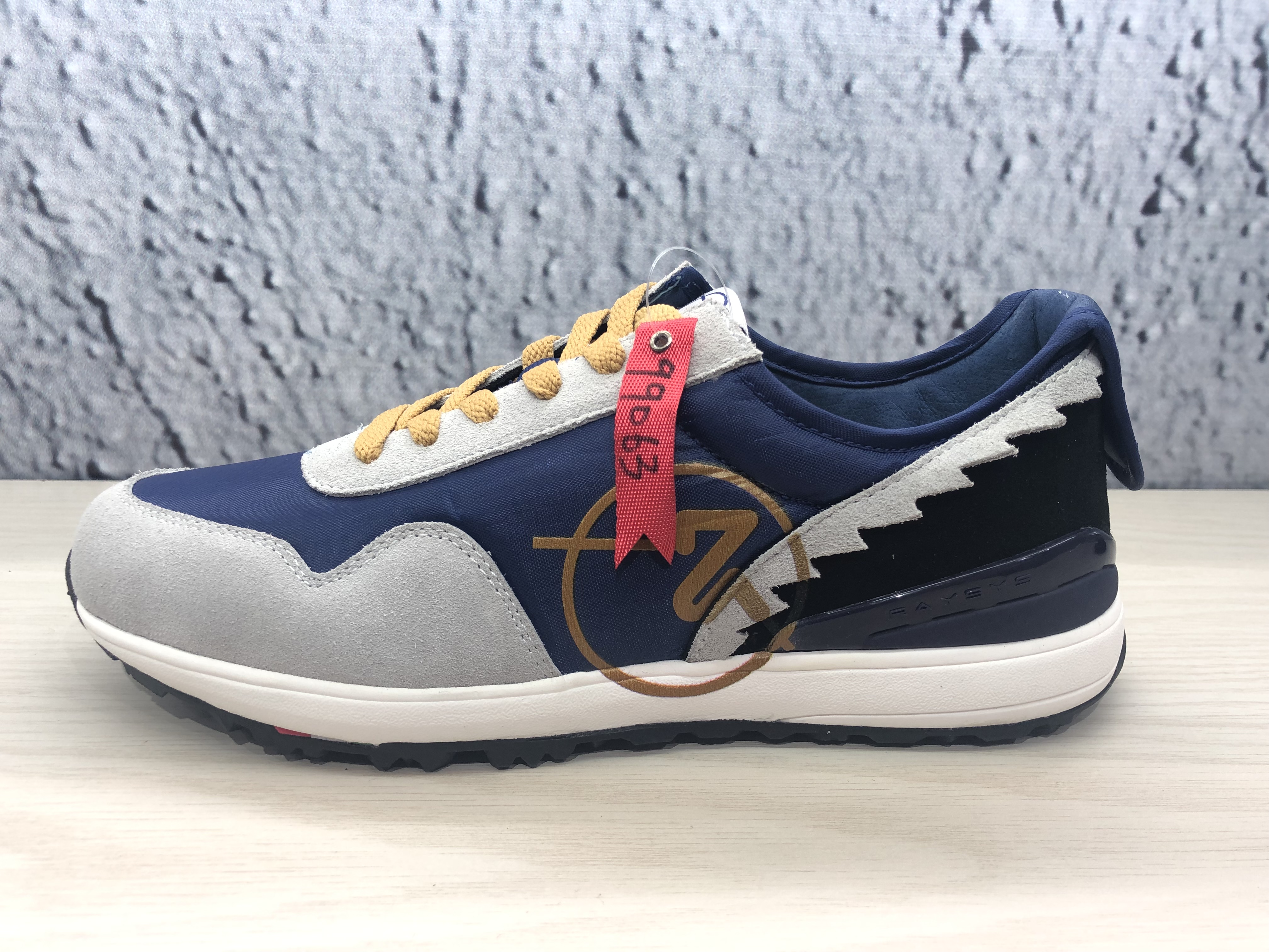 Leisure shoes