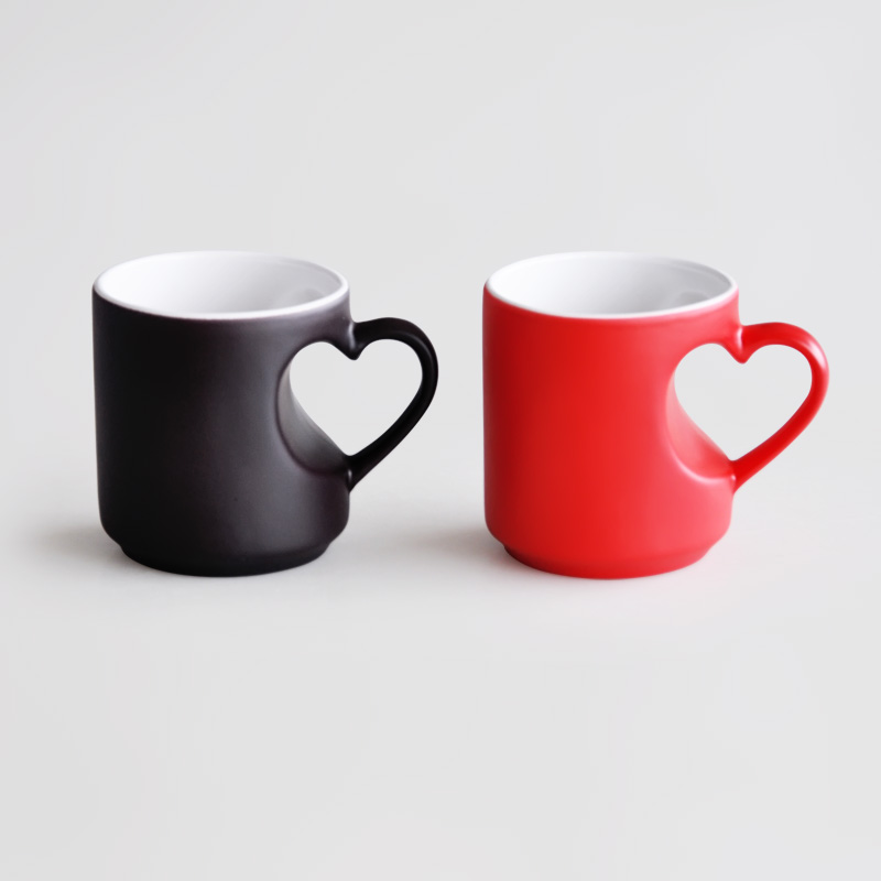 two tone ceramic mug with heart shape handle