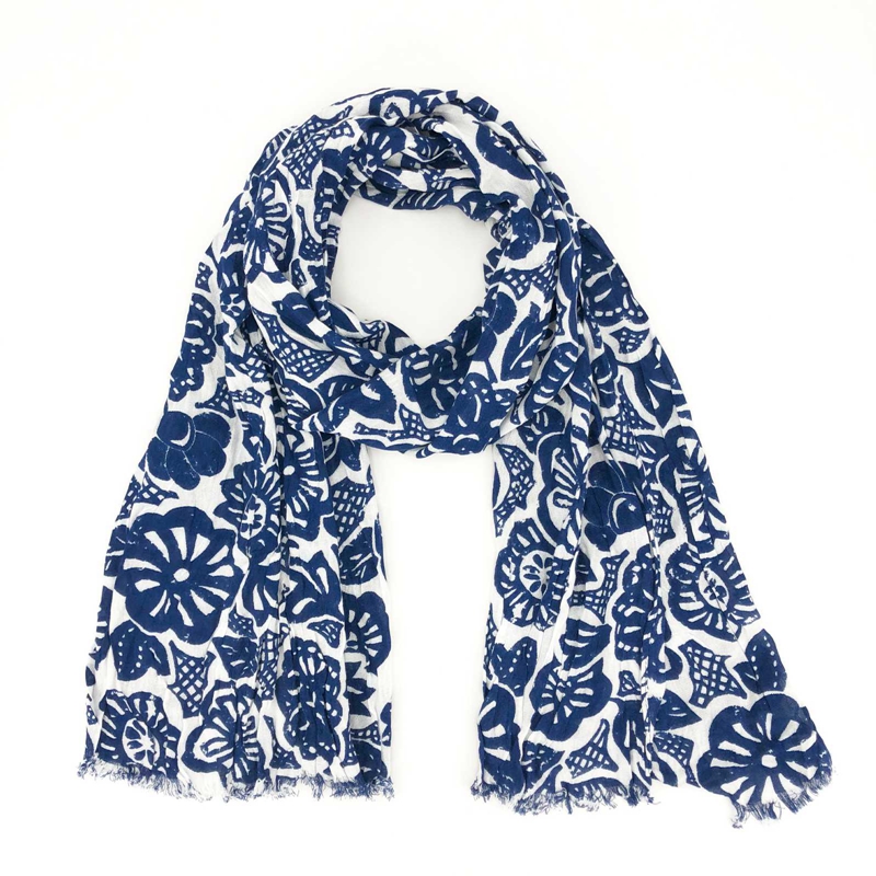 Women's woven scarf
