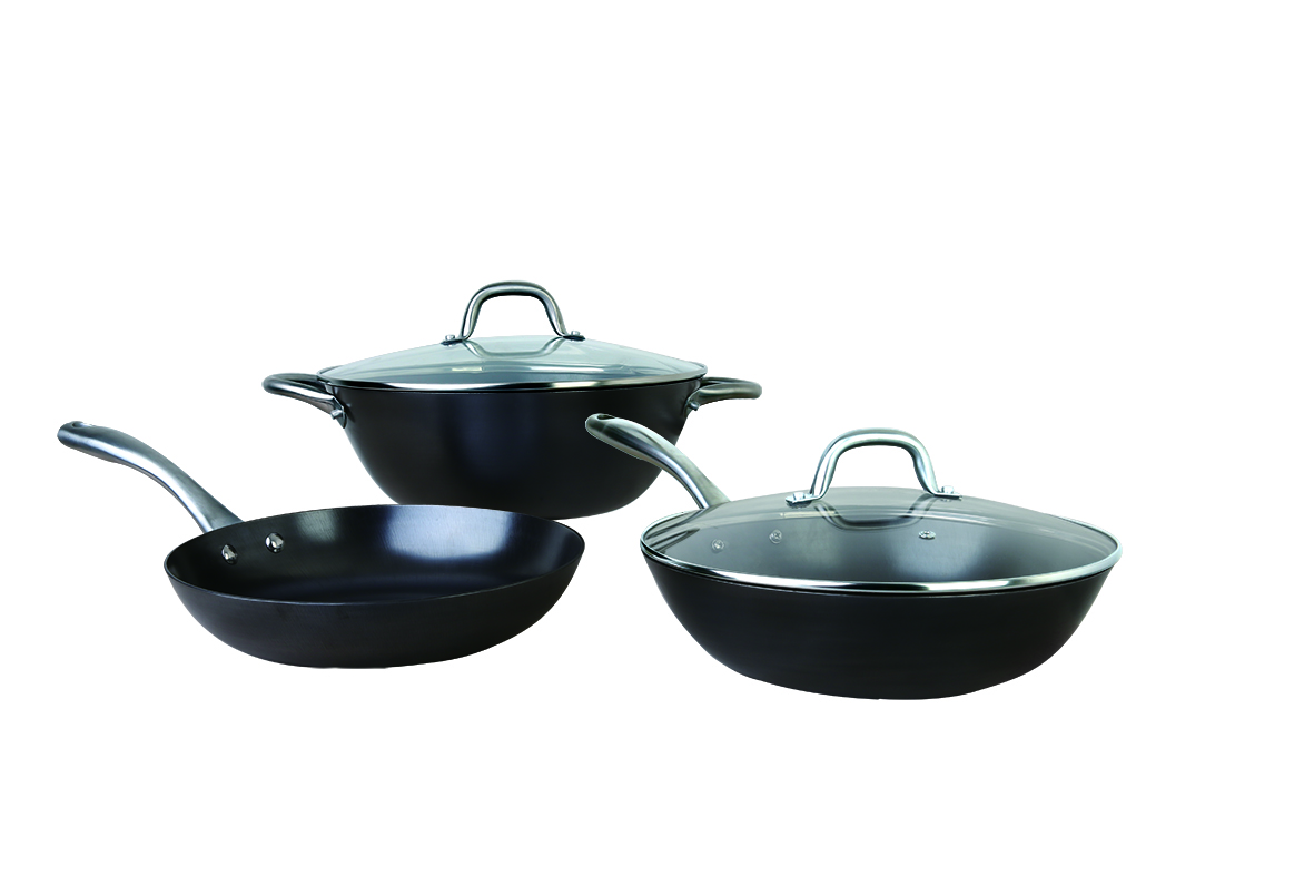 Cast Iron skillets and woks with NITRIDING TREATMENT